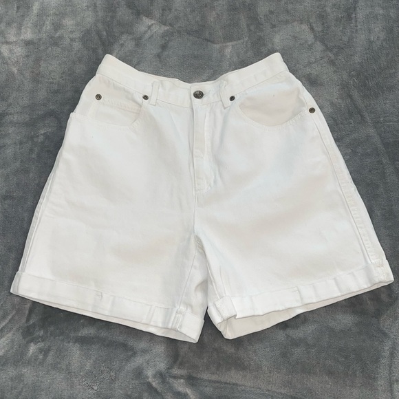 LIZWEAR Liz Authentic Vintage High Waist White Denim Shorts - Picture 2 of 8